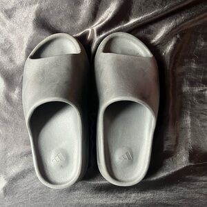 Yeezy Slides ONYX |BLACK|